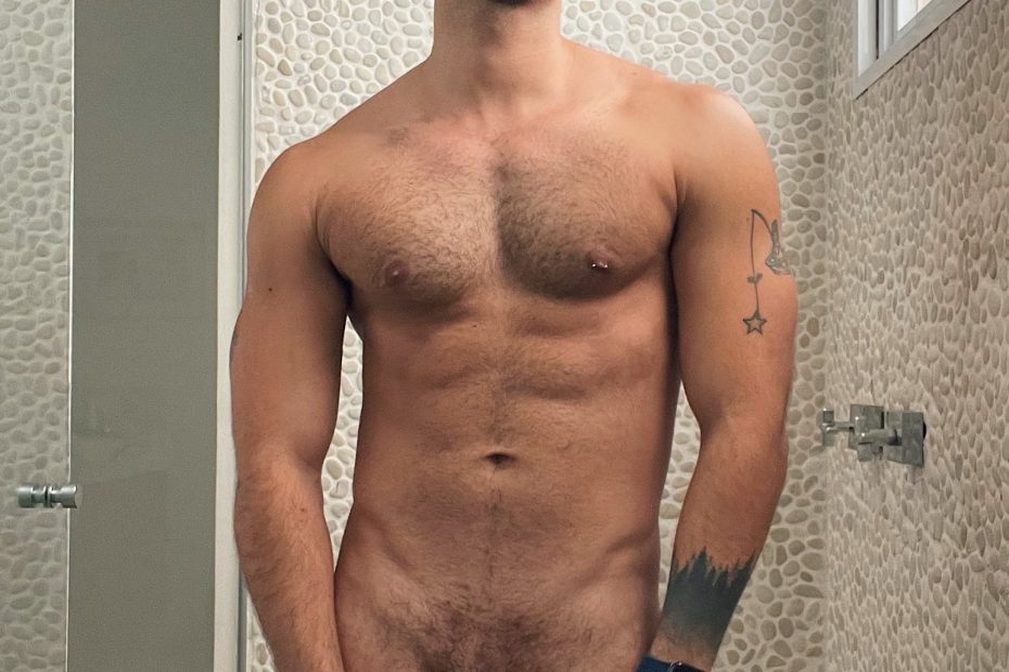 Hairy stud showing cock