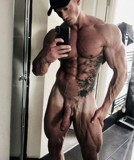 Nude hunk taking a selfie