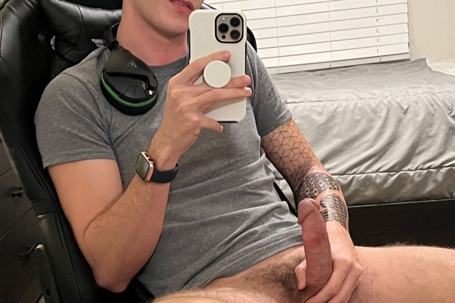 Selfie guy holding his boner