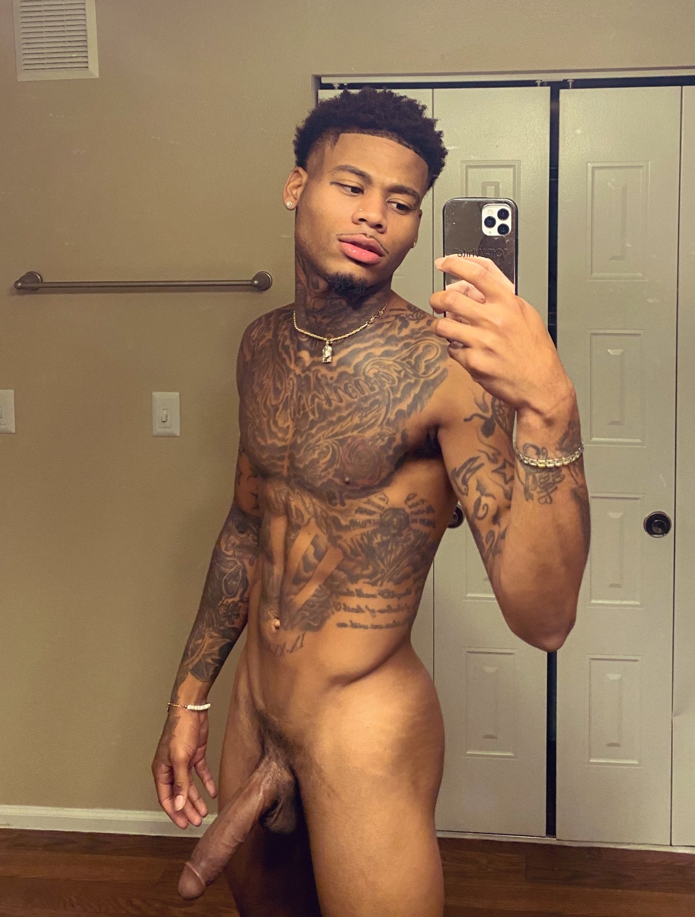 Sexy nude black guy - Penis Pictures