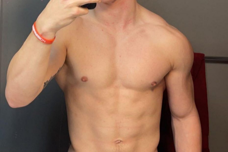 Sexy nude muscular boy
