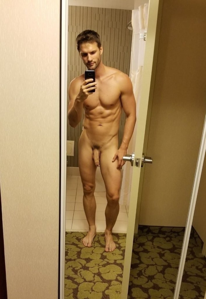 Sexy nude muscular guy