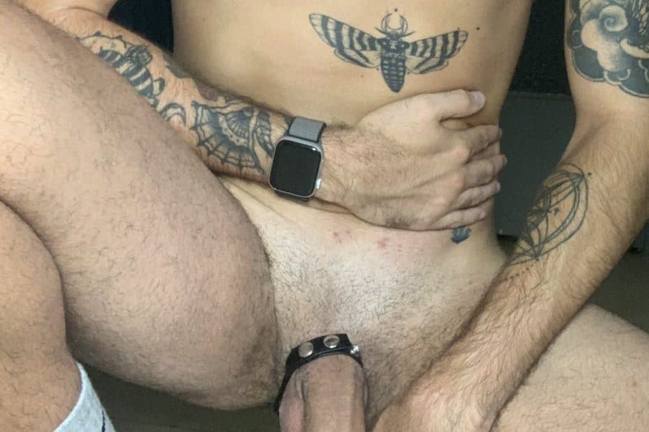 Tattooed stud showing his dick
